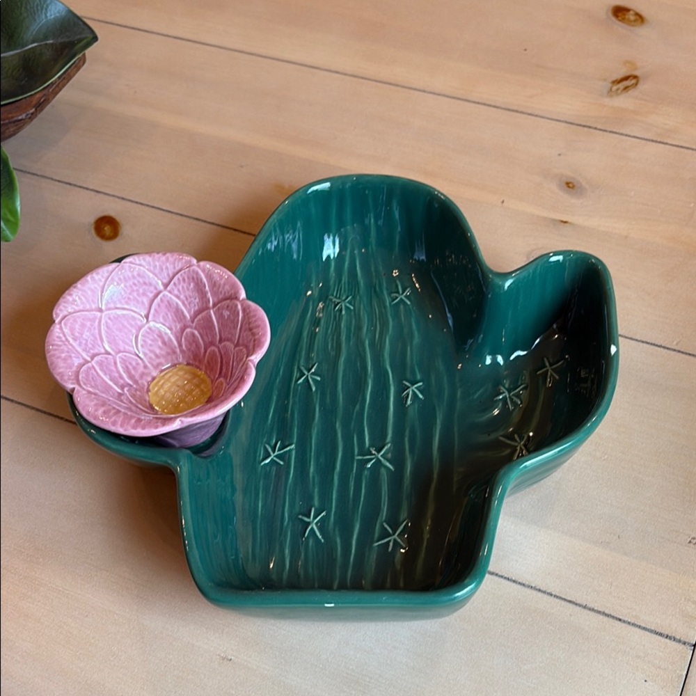 Cactus-Shaped Green and Pink Ceramic Dish . Chip and dip!!!
